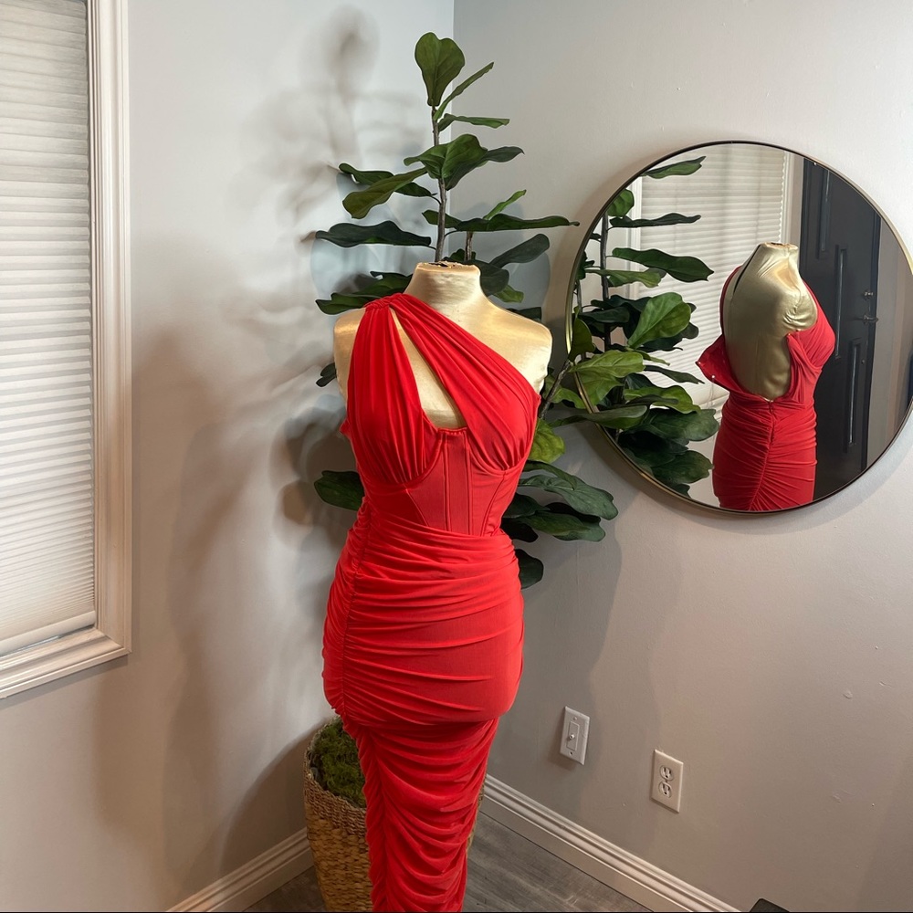 COPY - VALENTINA SCARLET ASYMMETRIC CUTOUT MIDI DRESS